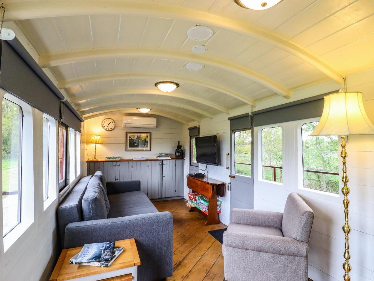 The Carriage At High Barn Heritage 할스테드 외부 사진