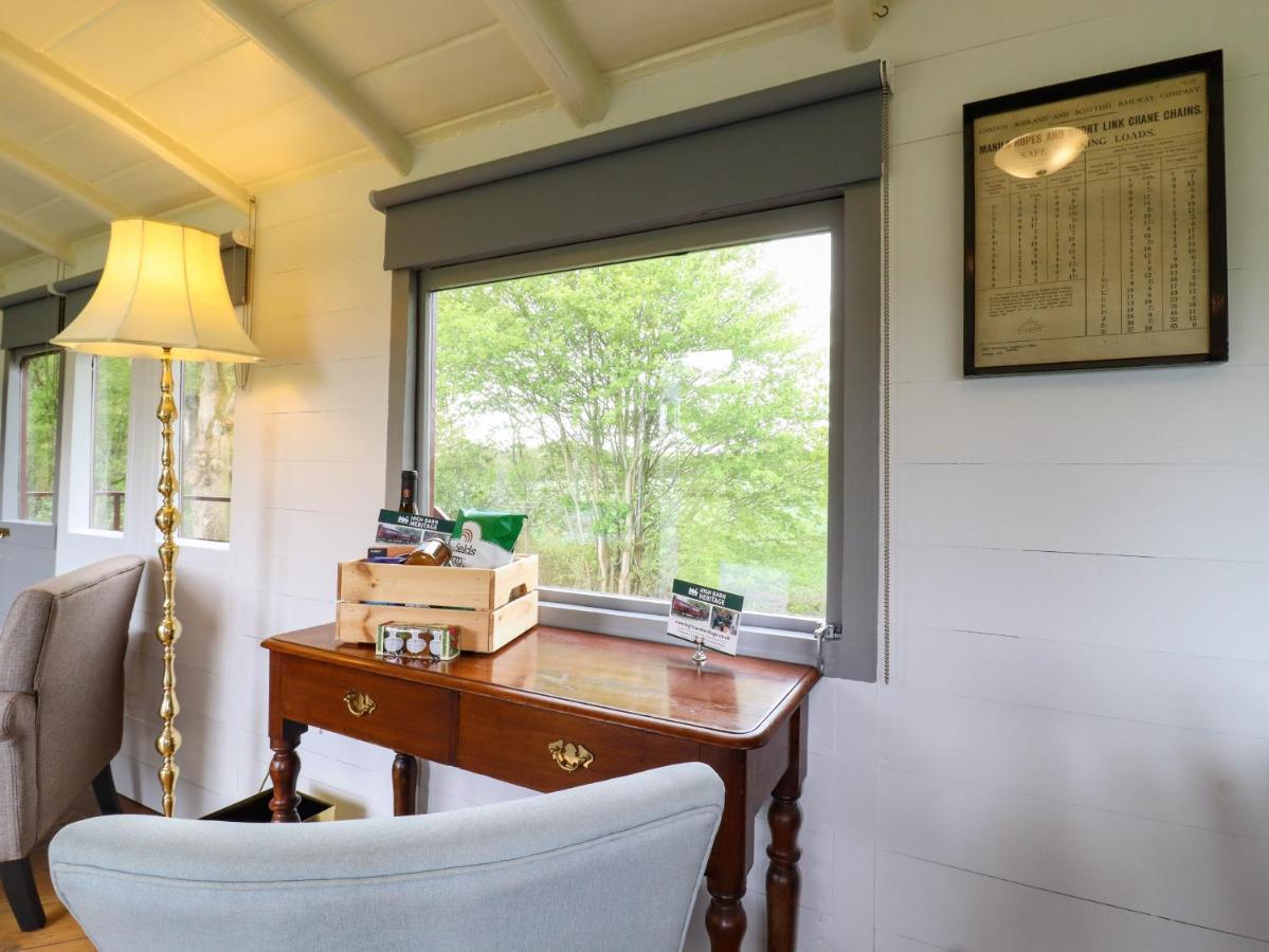 The Carriage At High Barn Heritage 할스테드 외부 사진
